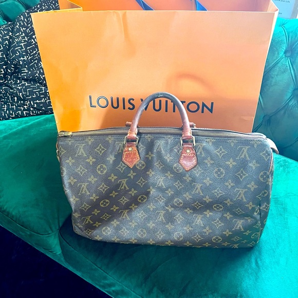Louis Vuitton Handbags - 💎💎Louis Vuitton Speedy 40 💎💎 100% authentic in good condition!